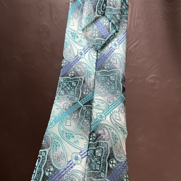 Mavezzano Boy Zip-up Tie, Paisley Print, EUC - Picture 6 of 12